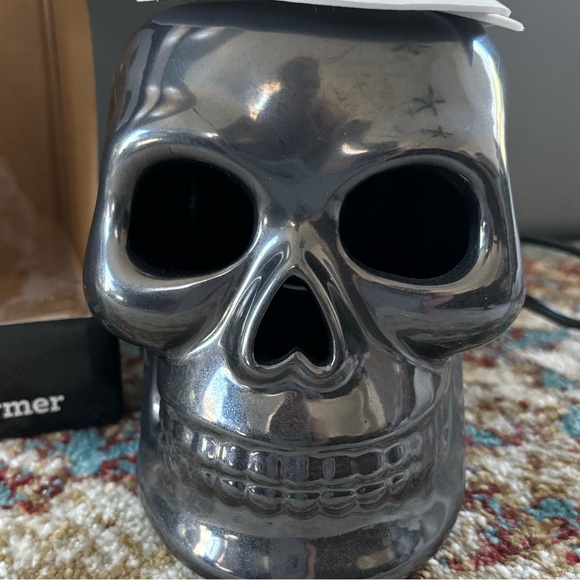 🆕💀Skull Ceramic Wax Fragrance Warmer, OS💀 - Picture 1 of 7